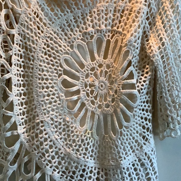 Asymmetrical Lined Crochet Cream Top Med. - Picture 3 of 7